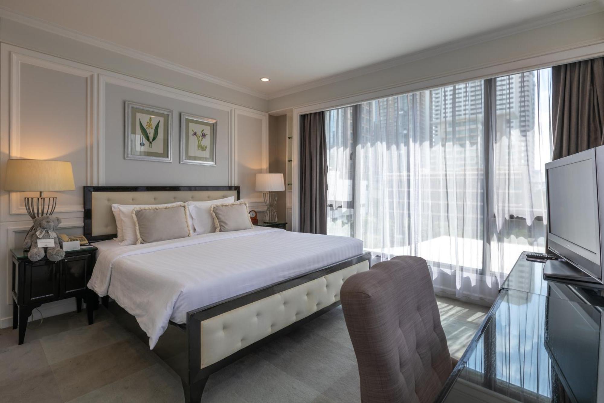 Two Bedroom Suite Lounge Access,1425487087:JPEG